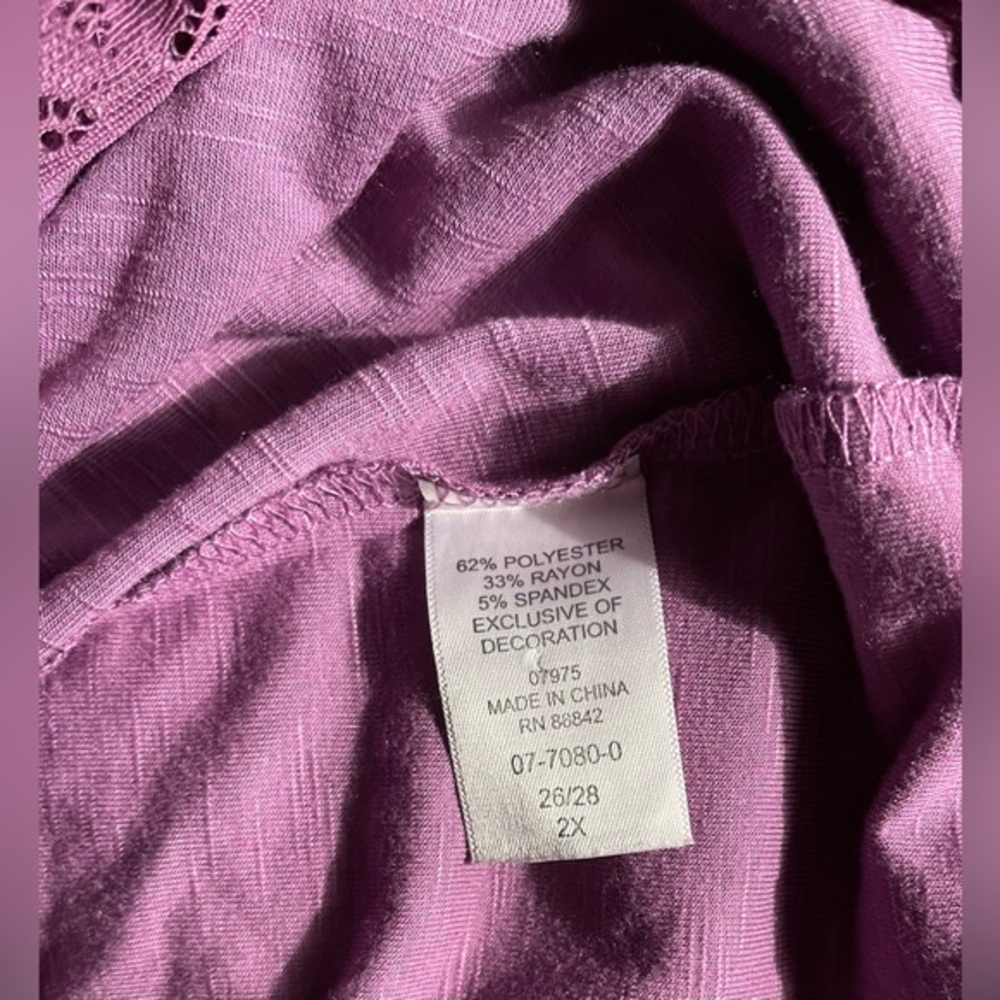 Roaman’s 2X purple lace detail button front top. 26/28 EUC Plus size - Picture 7 of 7